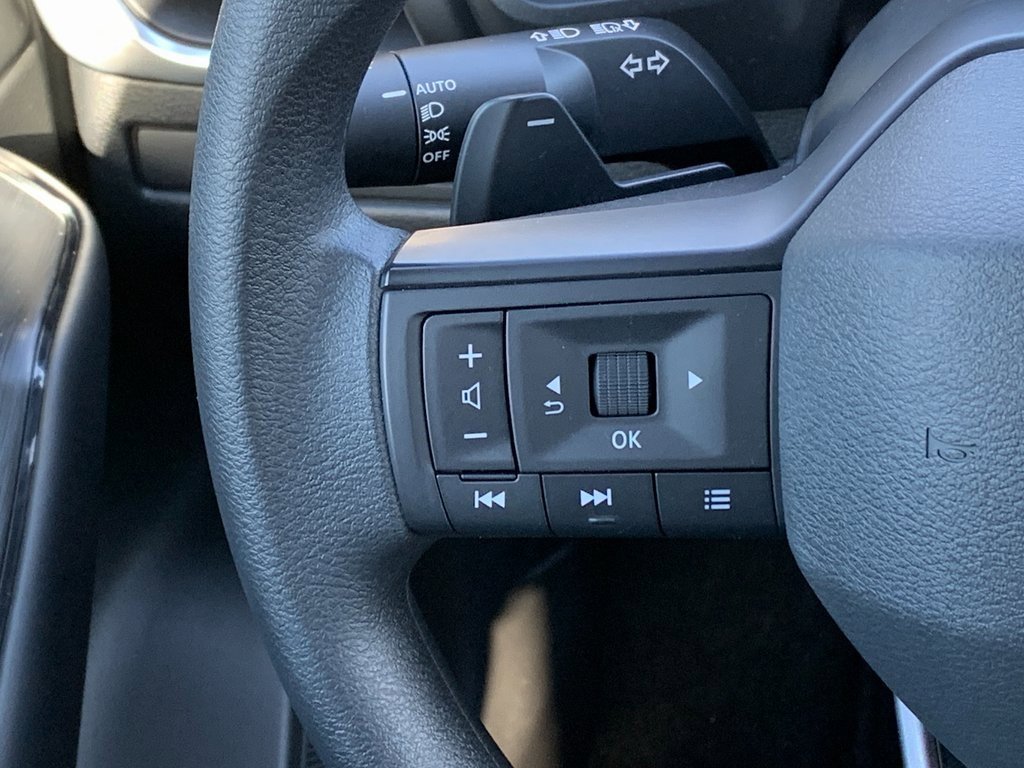 Used 2025 Nissan Rogue S image 13