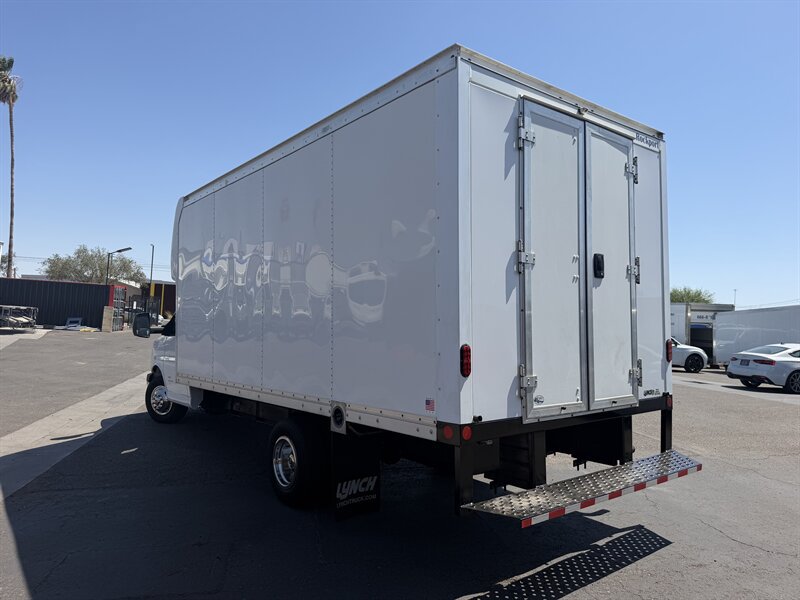 Used 2022 GMC Savana 3500 Extended w/ Power Convenience Package RWD image 5