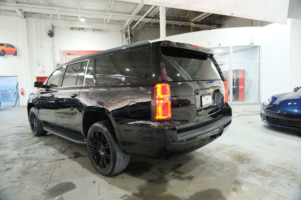 Used 2018 Chevrolet Suburban LT RWD image 8