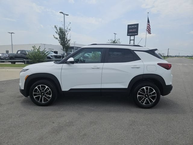 Used 2025 Chevrolet TrailBlazer LT AWD/4WD image 4
