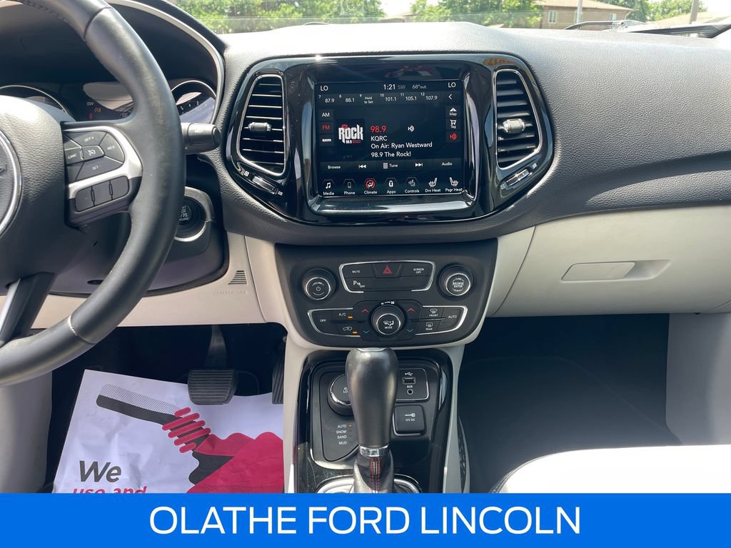 Used 2017 Jeep Compass Limited w/ Navigation Group AWD/4WD image 22