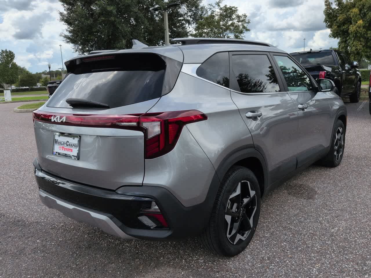 Used 2024 Kia Seltos EX FWD image 6