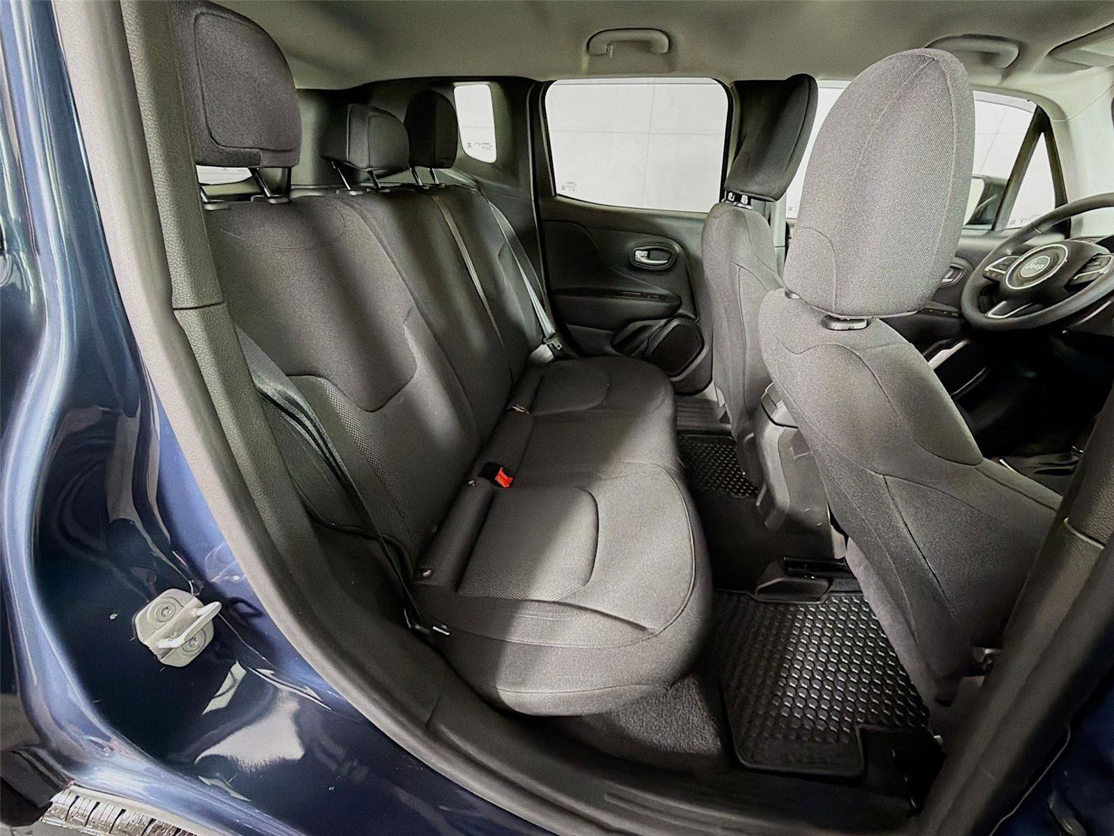 Used 2023 Jeep Renegade Latitude AWD/4WD image 25