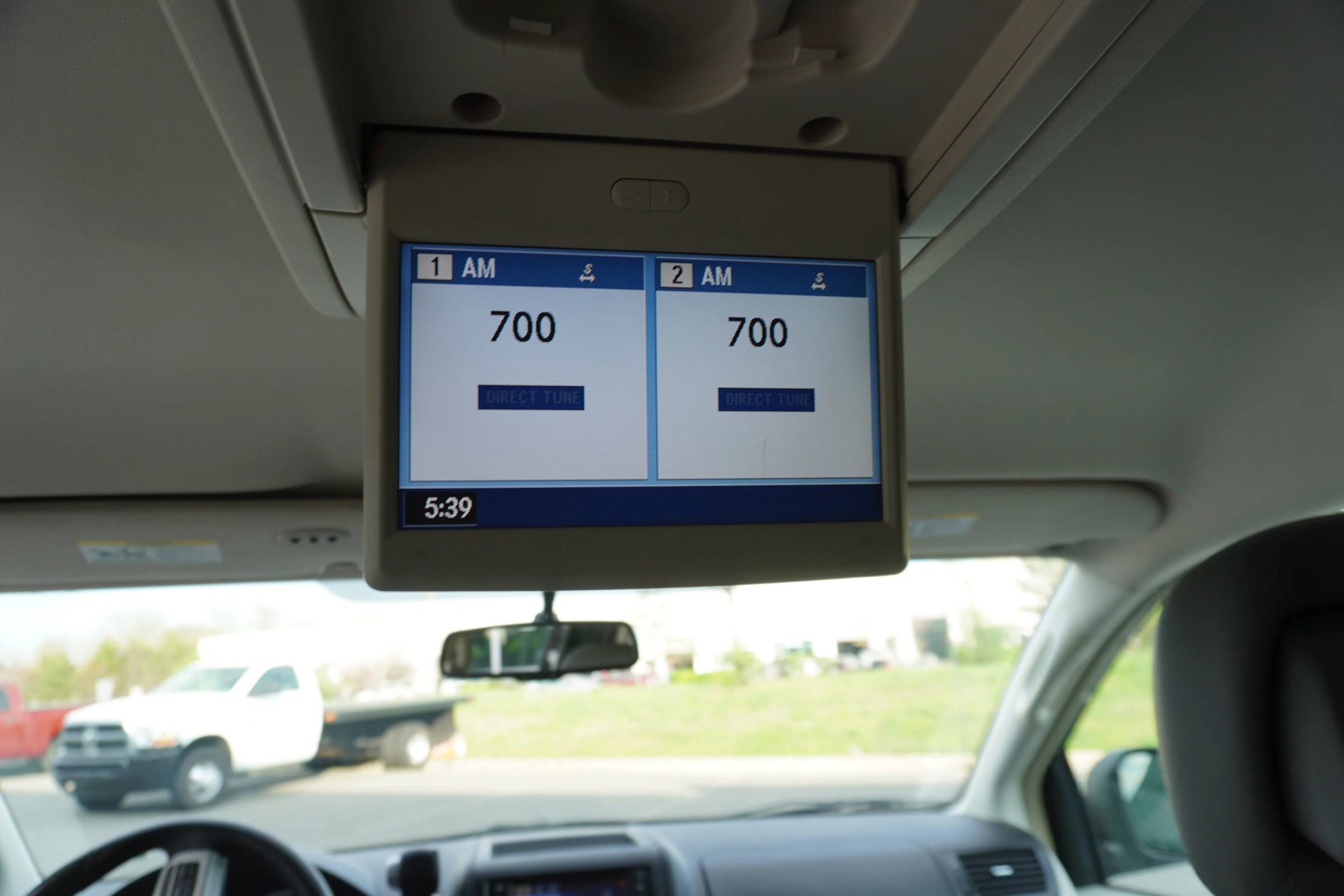 Used 2012 Volkswagen Routan SE FWD image 25