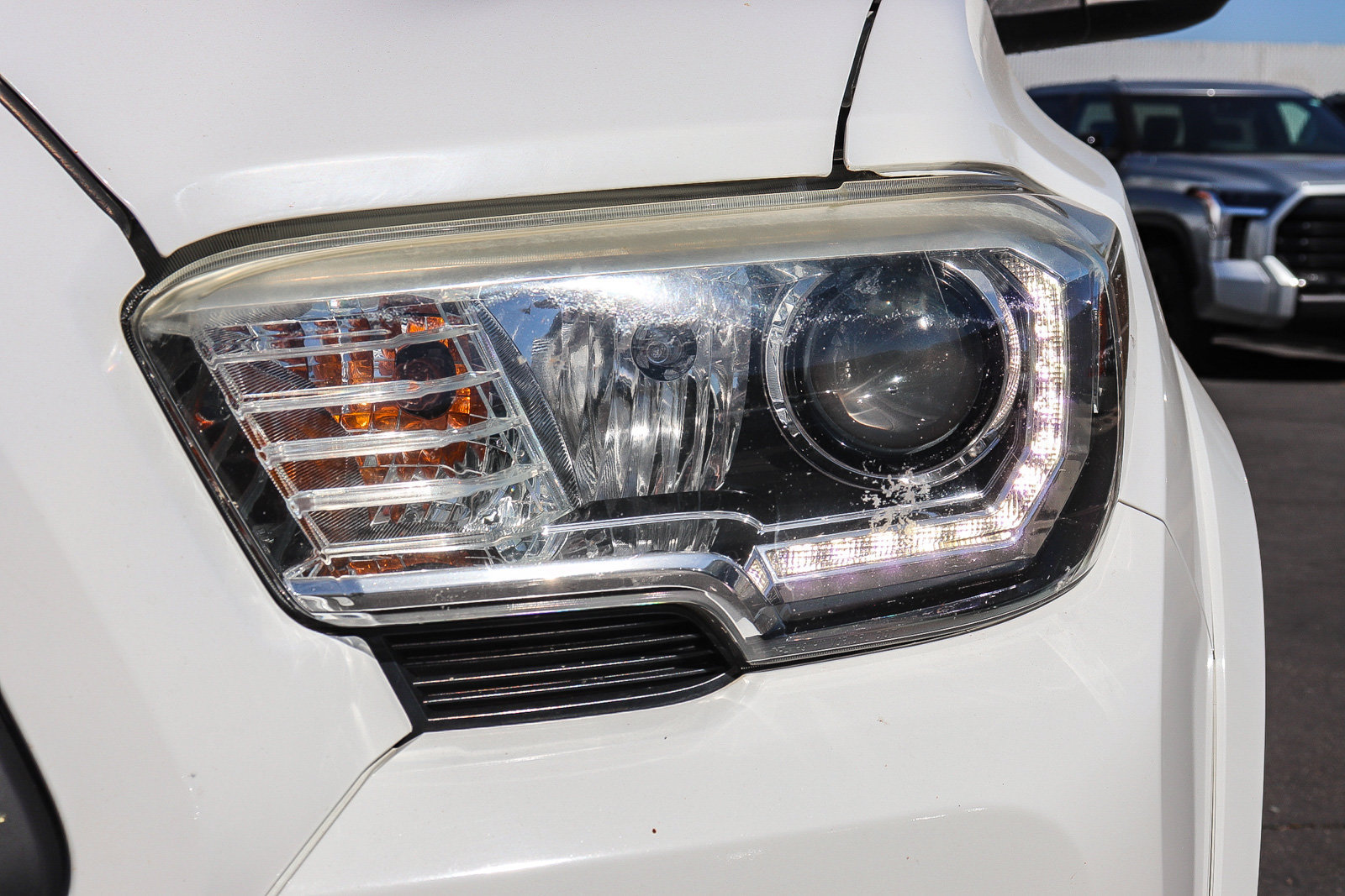 Used 2016 Toyota Tacoma TRD Sport w/ Towing Package AWD/4WD image 4