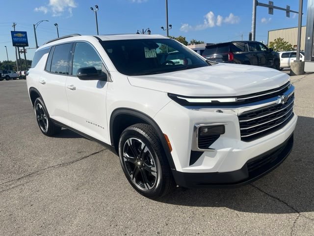 New 2027 Chevrolet Traverse LT w/ Sun and Wheel Package FWD image 7