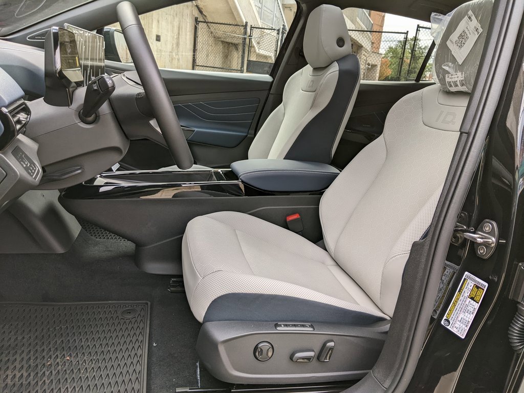 New 2025 Volkswagen ID.4 Pro S Plus image 11