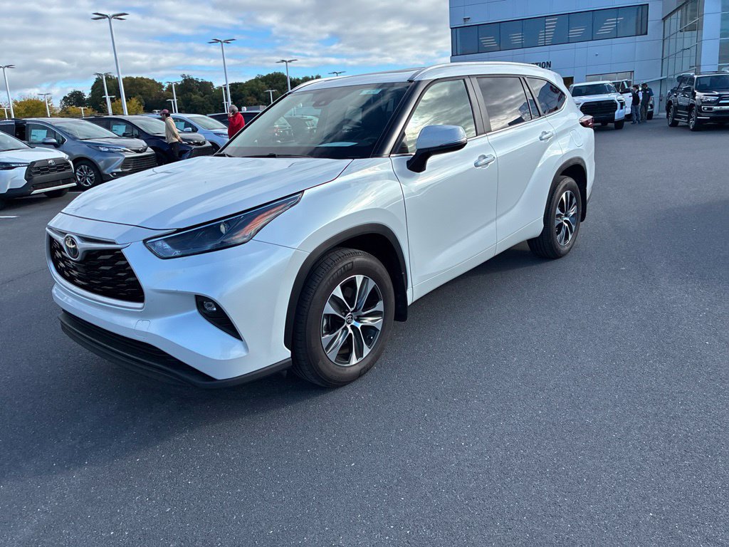 Certified 2026 Toyota Highlander XLE AWD/4WD image 18