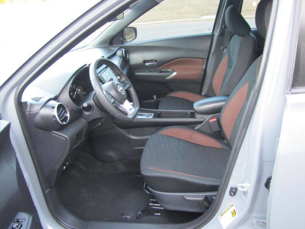 Used 2024 Nissan Kicks SR image 12