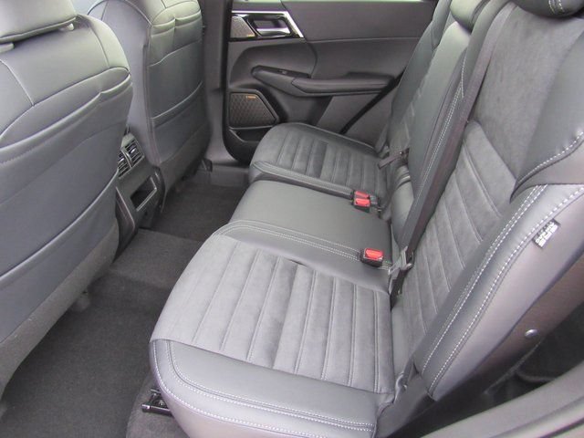 New 2026 Mitsubishi Outlander SE FWD image 8