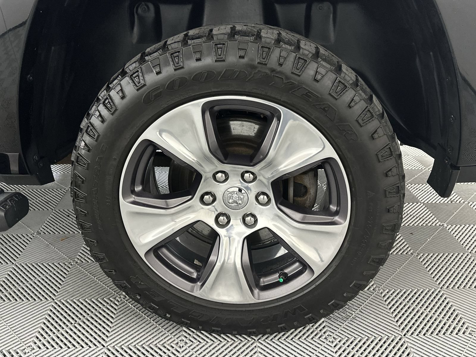Used 2019 RAM 1500 Laramie AWD/4WD image 10