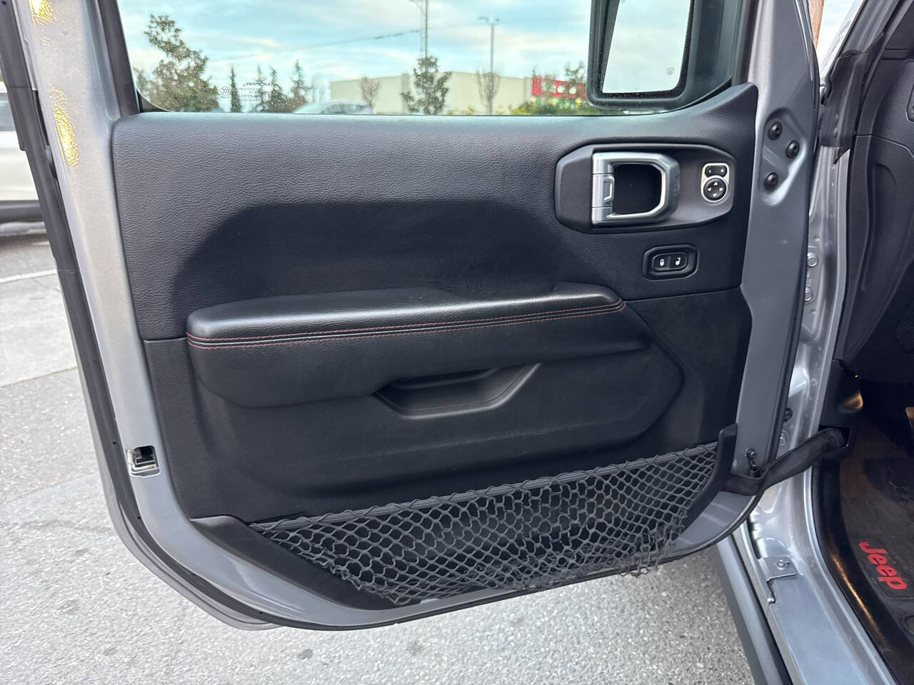 Used 2018 Jeep Wrangler Unlimited Rubicon w/ Uconnect 4C Nav & Sound Group image 26