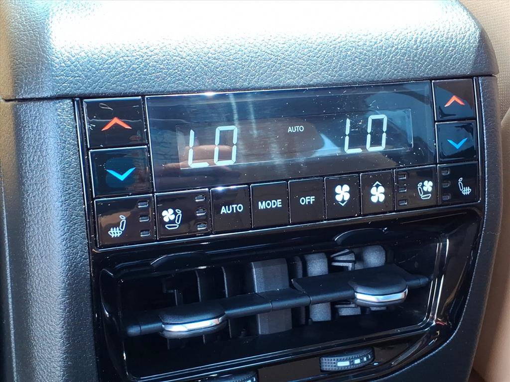 Used 2025 Jeep Grand Cherokee L Summit AWD/4WD image 24