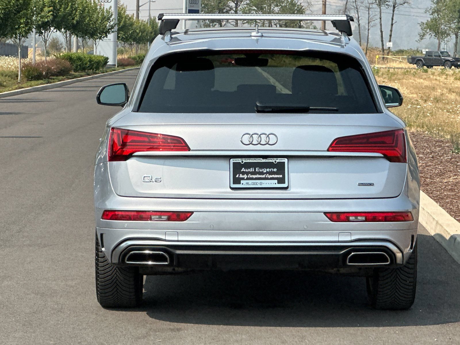 Used 2023 Audi Q5 e Premium w/ Convenience Package AWD/4WD image 4