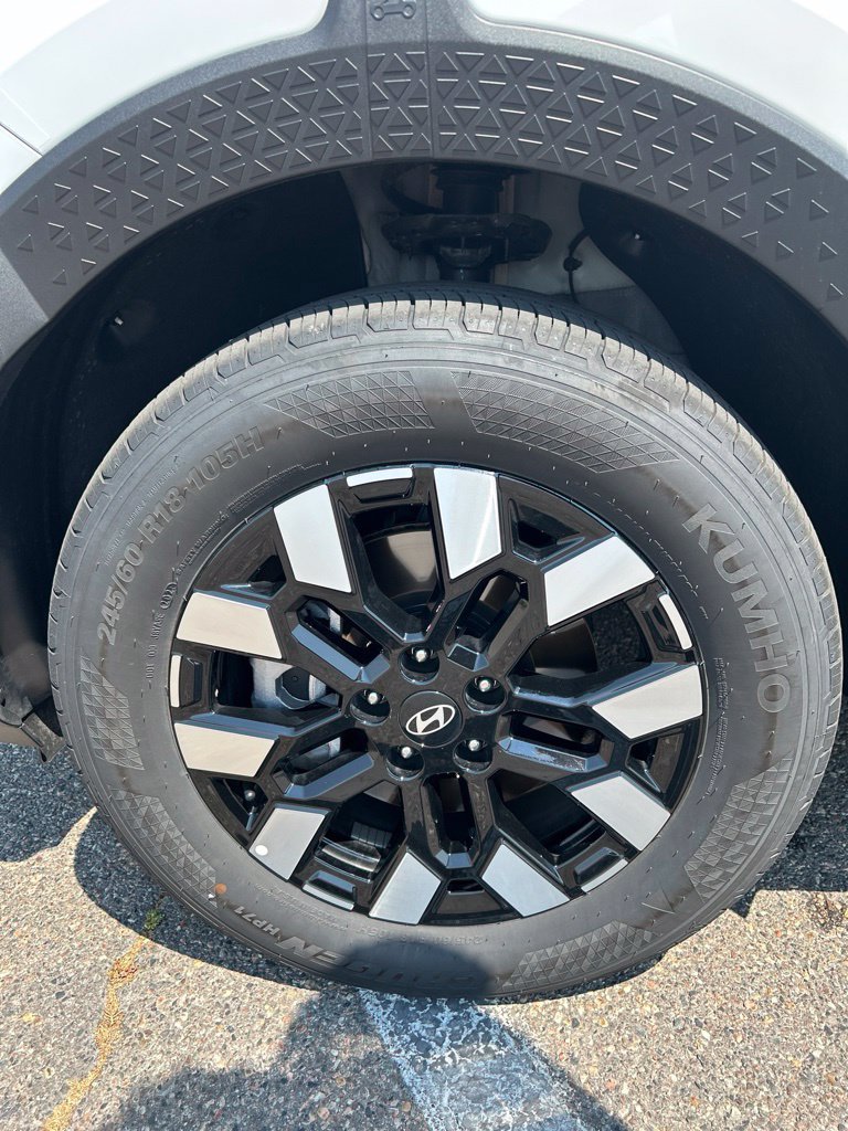 Used 2025 Hyundai Santa Cruz SE AWD/4WD image 9