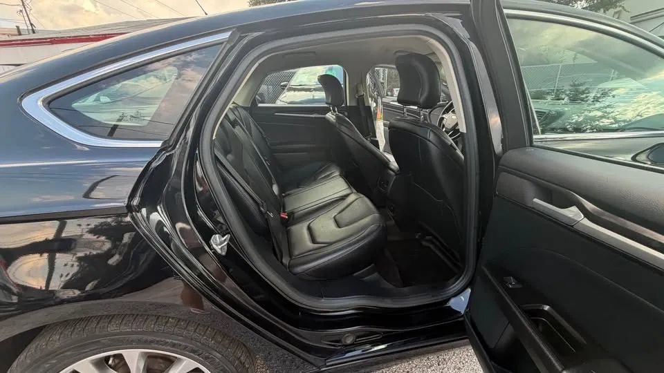 Used 2017 Ford Fusion Energi Titanium FWD image 15