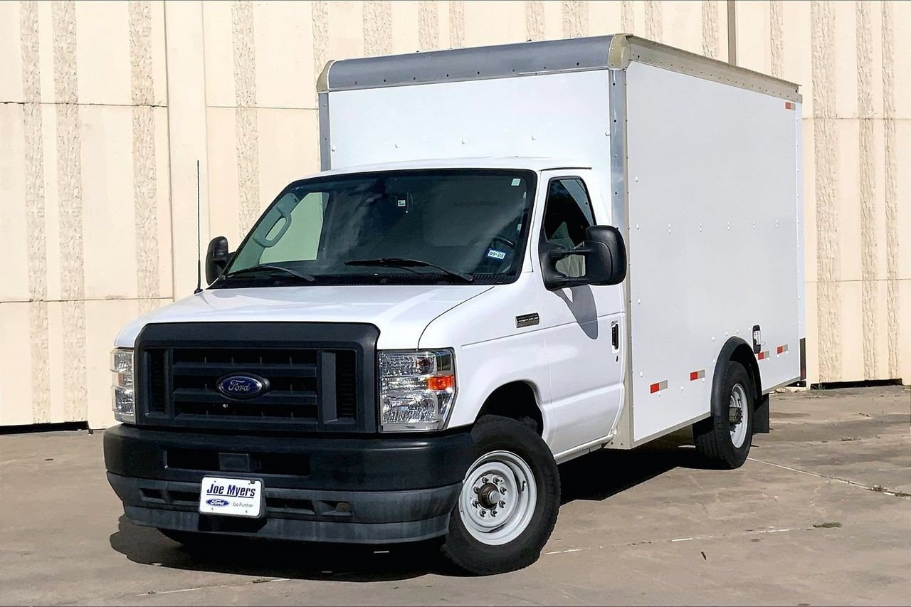 Used 2022 Ford E-350 and Econoline 350 Super Duty RWD image 2