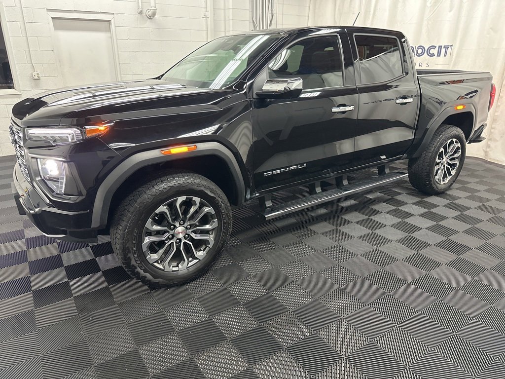 Used 2024 GMC Canyon Denali image 5