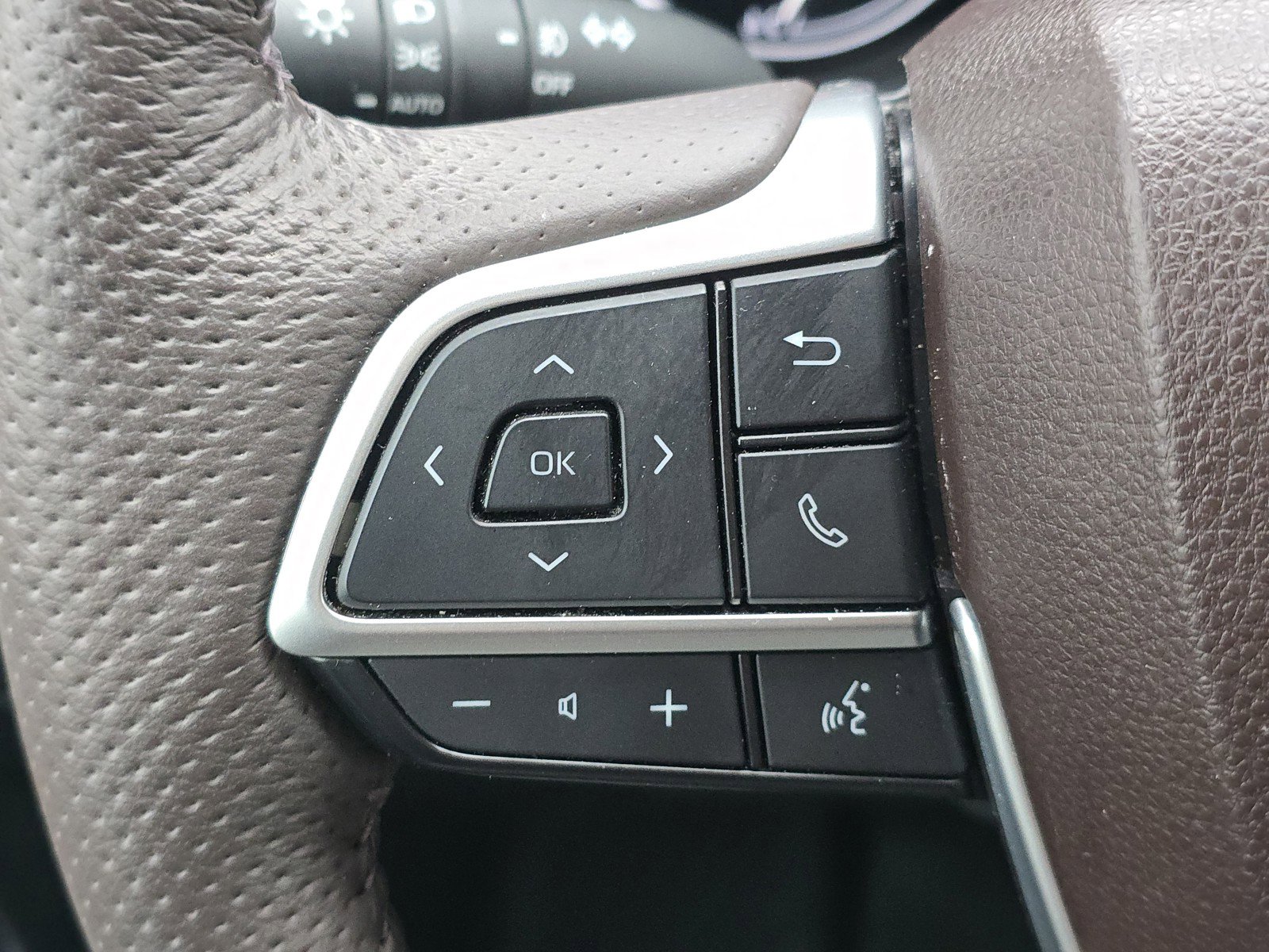 Used 2023 Toyota Sienna Platinum image 22