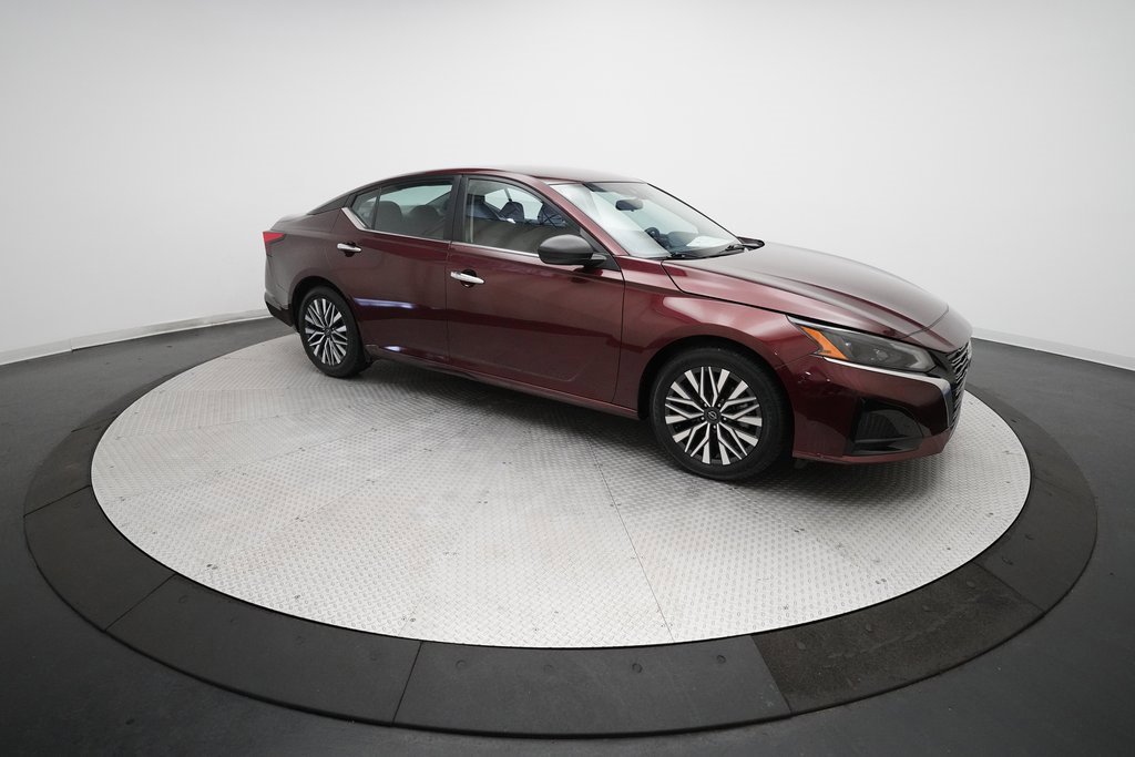 Used 2024 Nissan Altima 2.5 SV image 13