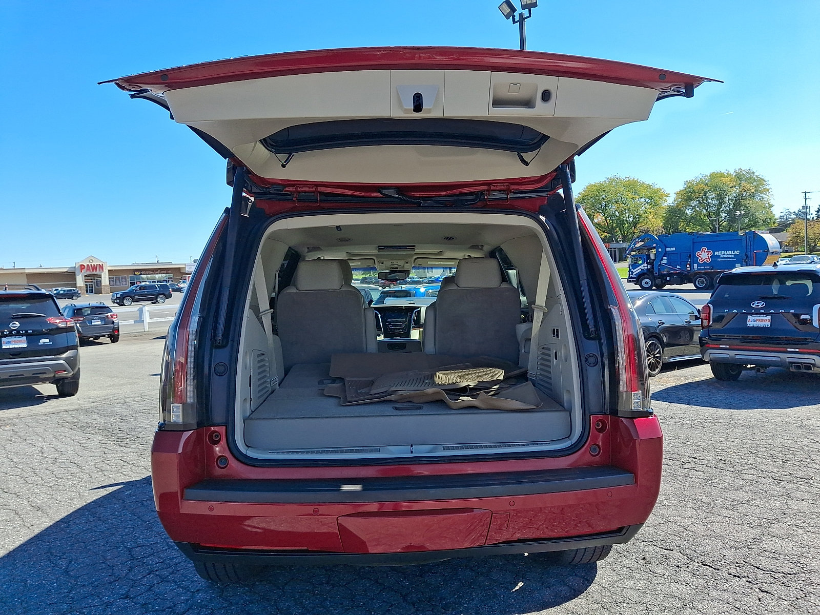 Used 2015 Cadillac Escalade Luxury RWD image 26