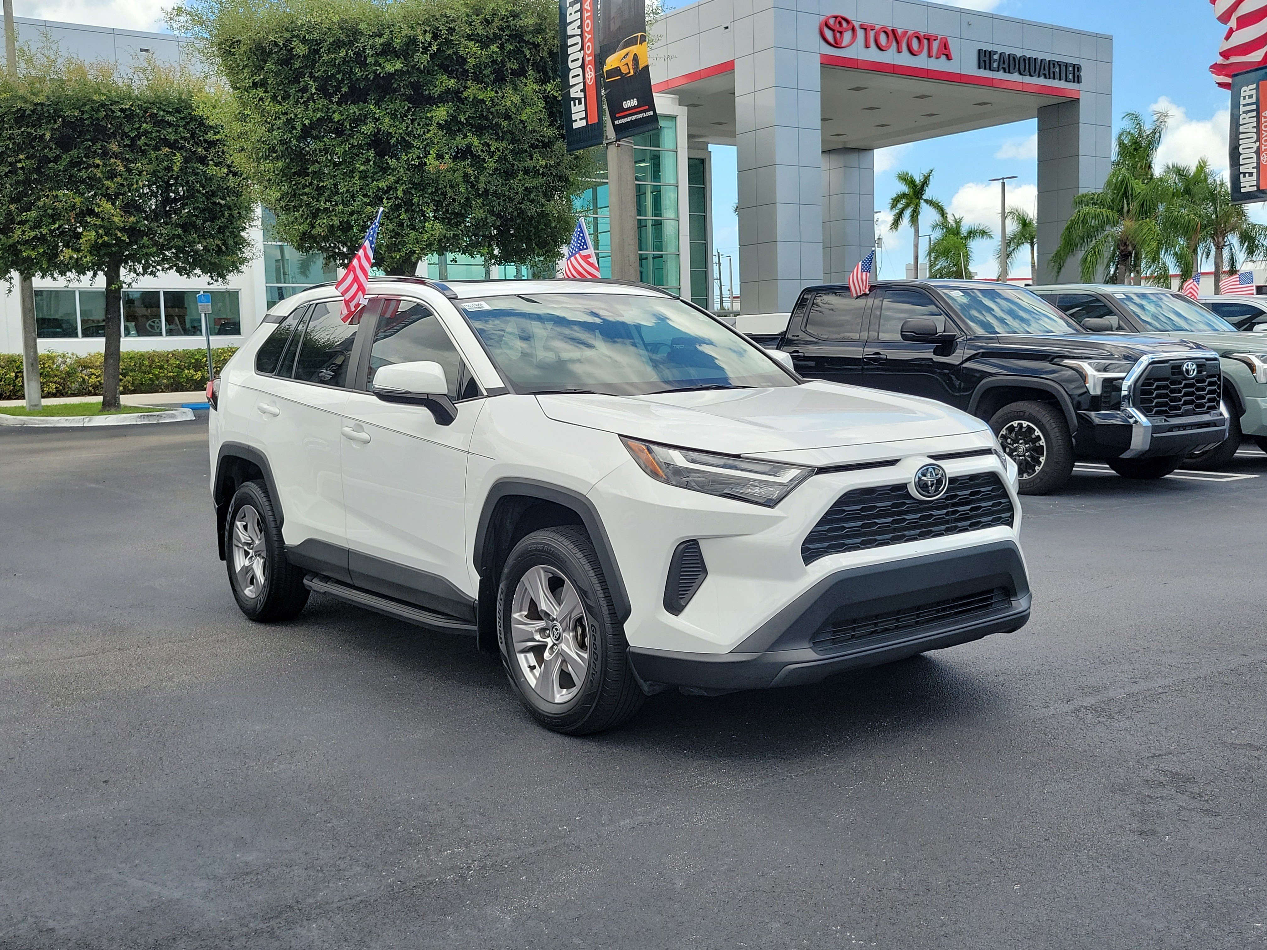 Used 2023 Toyota RAV4 XLE w/ Convenience Package FWD image 2