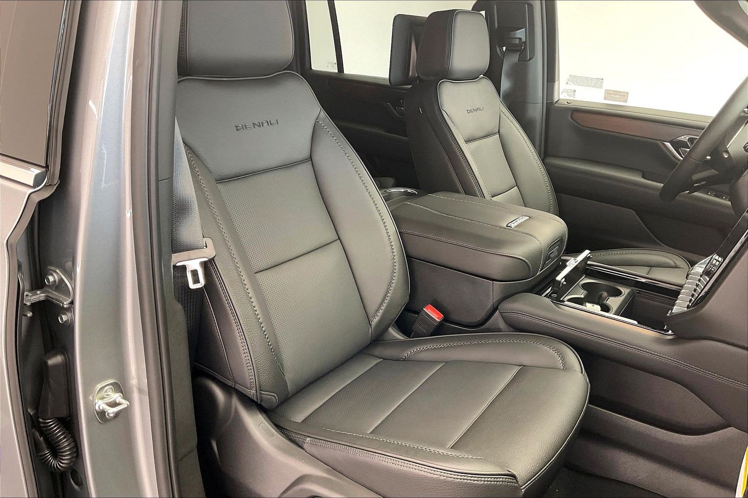 New 2026 GMC Yukon XL Denali w/ Denali Reserve Package AWD/4WD image 9