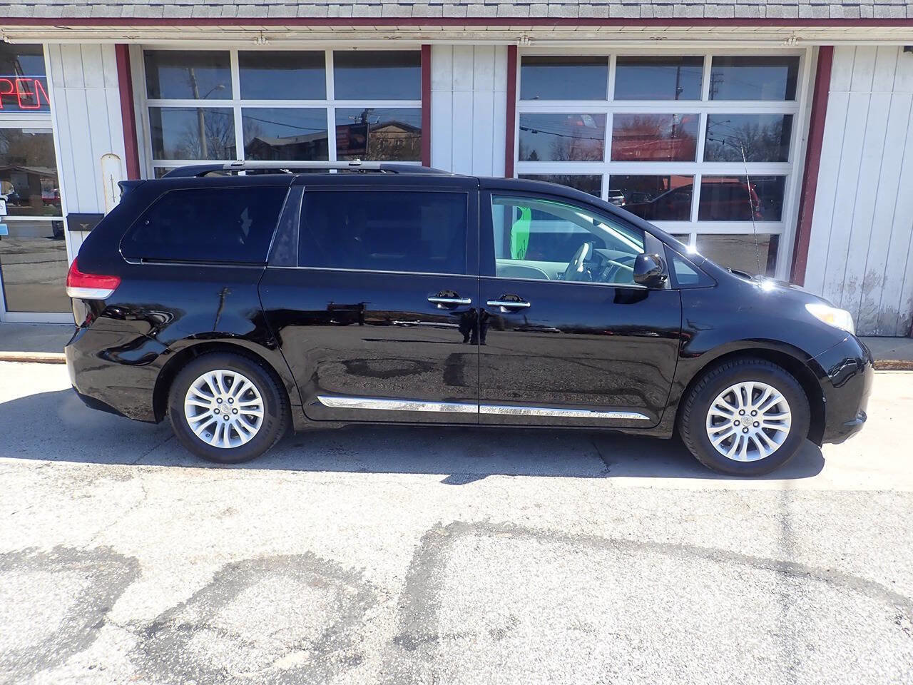 Used 2013 Toyota Sienna XLE FWD image 20