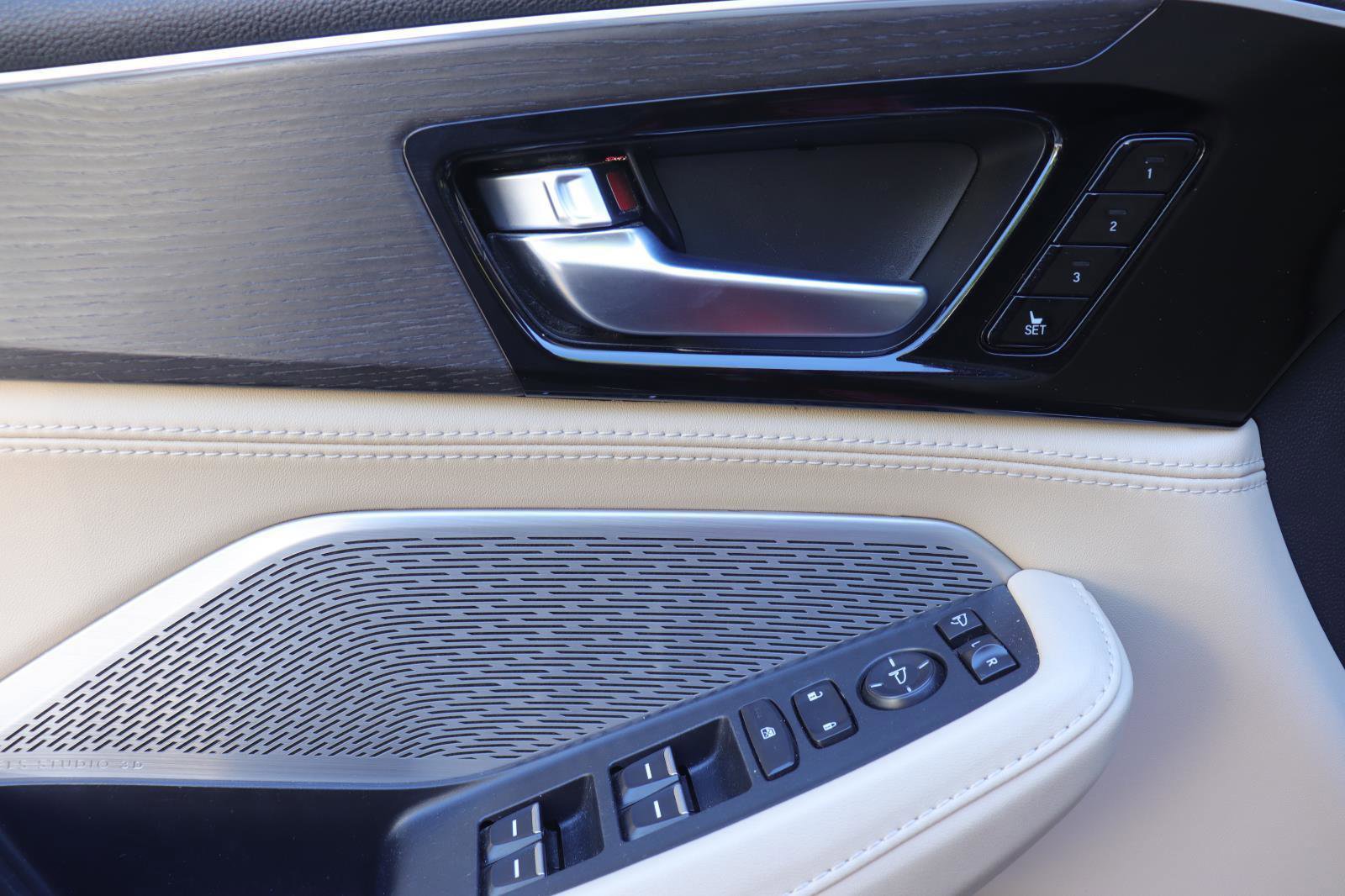 Used 2022 Acura MDX SH-AWD w/ Advance Package image 25