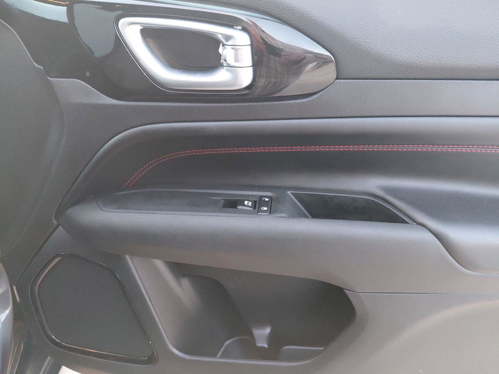 Used 2024 Jeep Compass Trailhawk w/ Trailhawk Convenience Group image 18