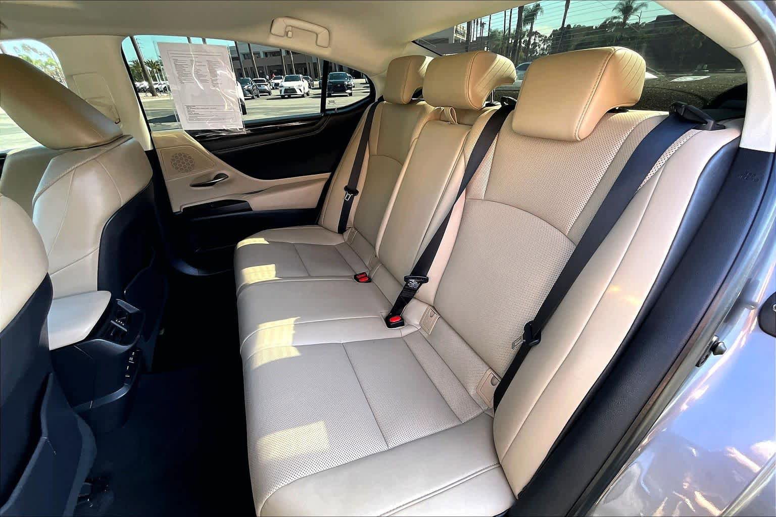Used 2021 Lexus ES 300h w/ Premium Package FWD image 18