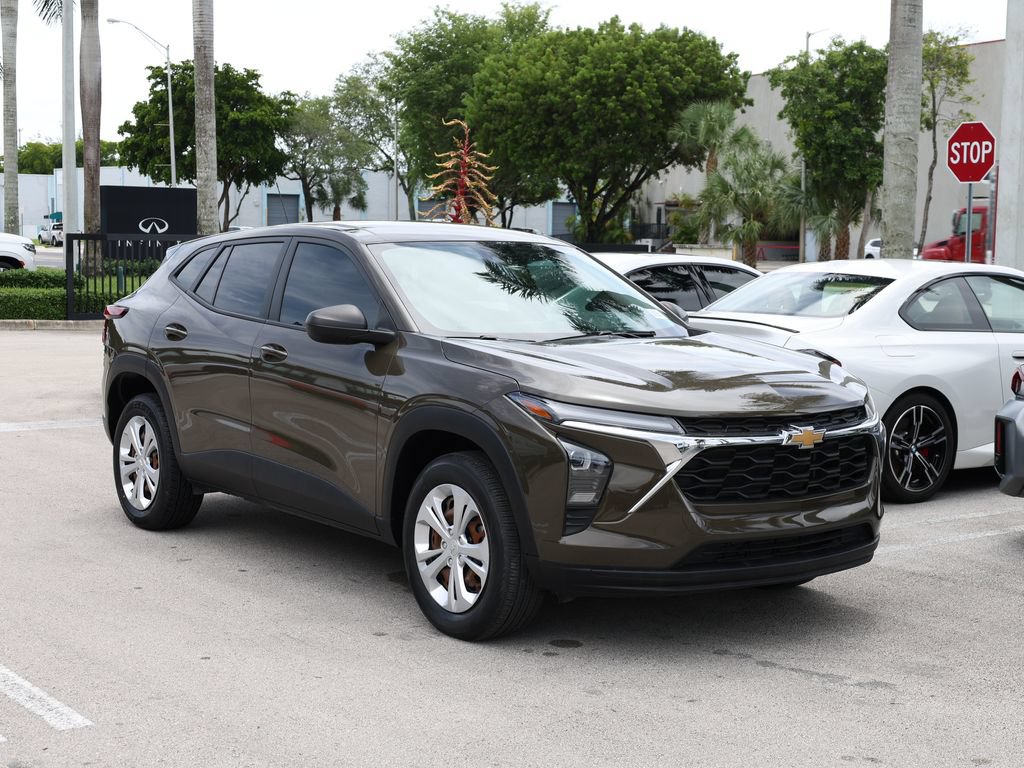 Used 2024 Chevrolet Trax LS FWD image 2