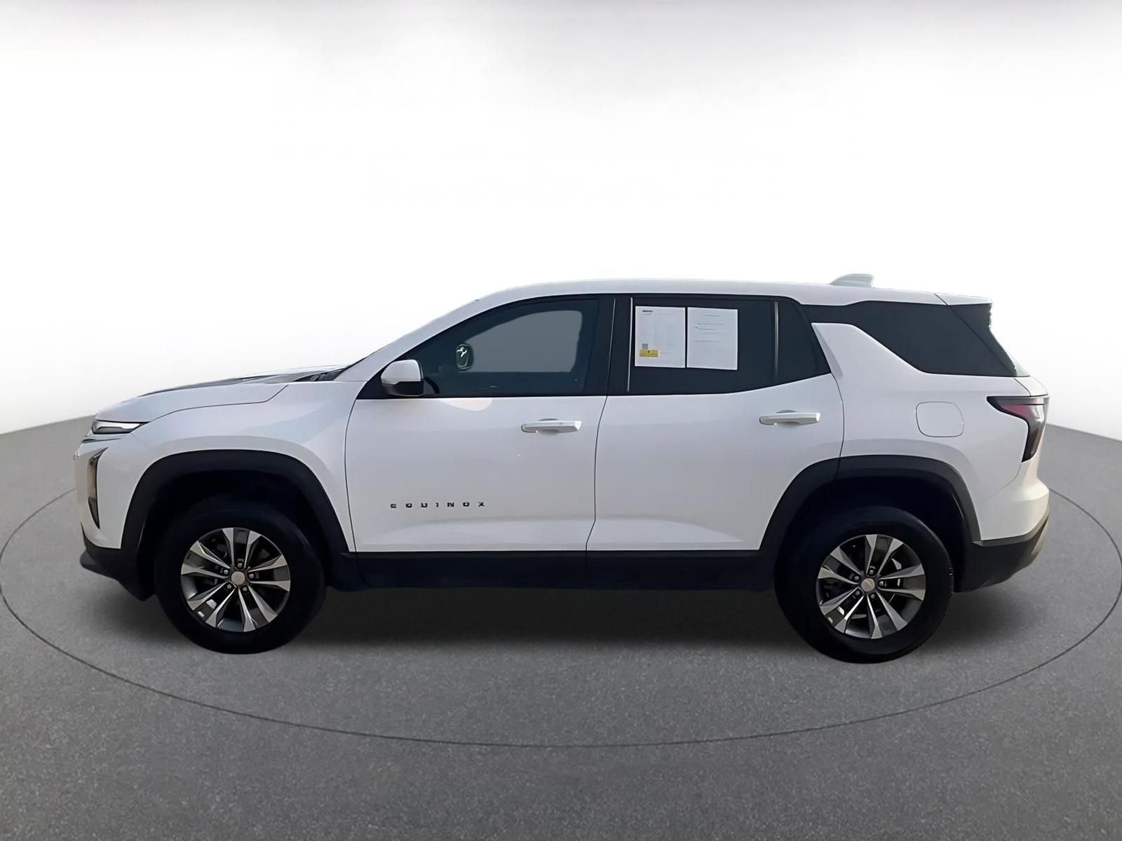 Used 2025 Chevrolet Equinox LT FWD image 9