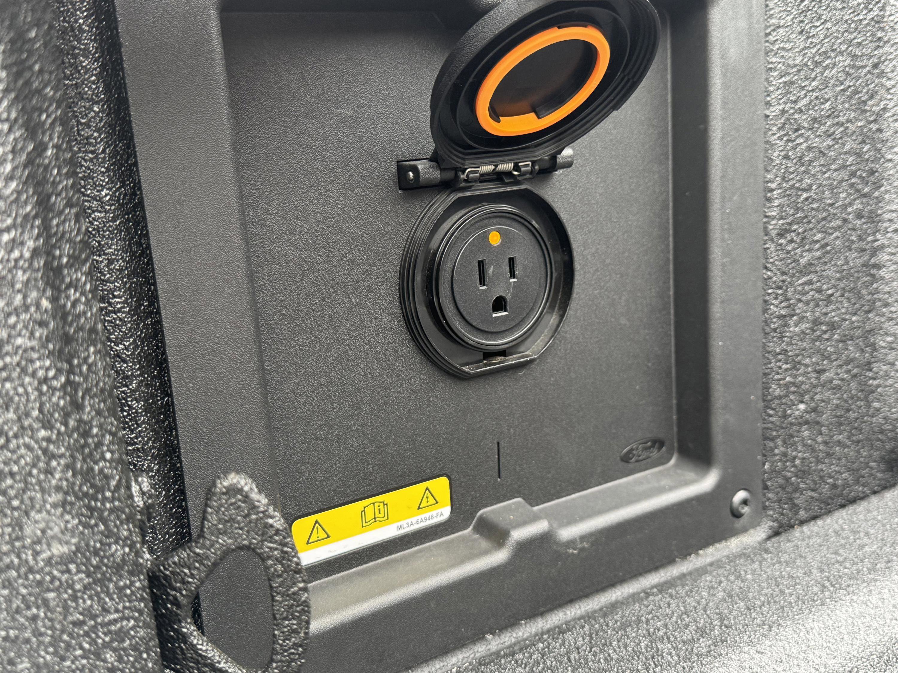 Used 2025 Ford F150 Lariat w/ Equipment Group 501A Mid image 36