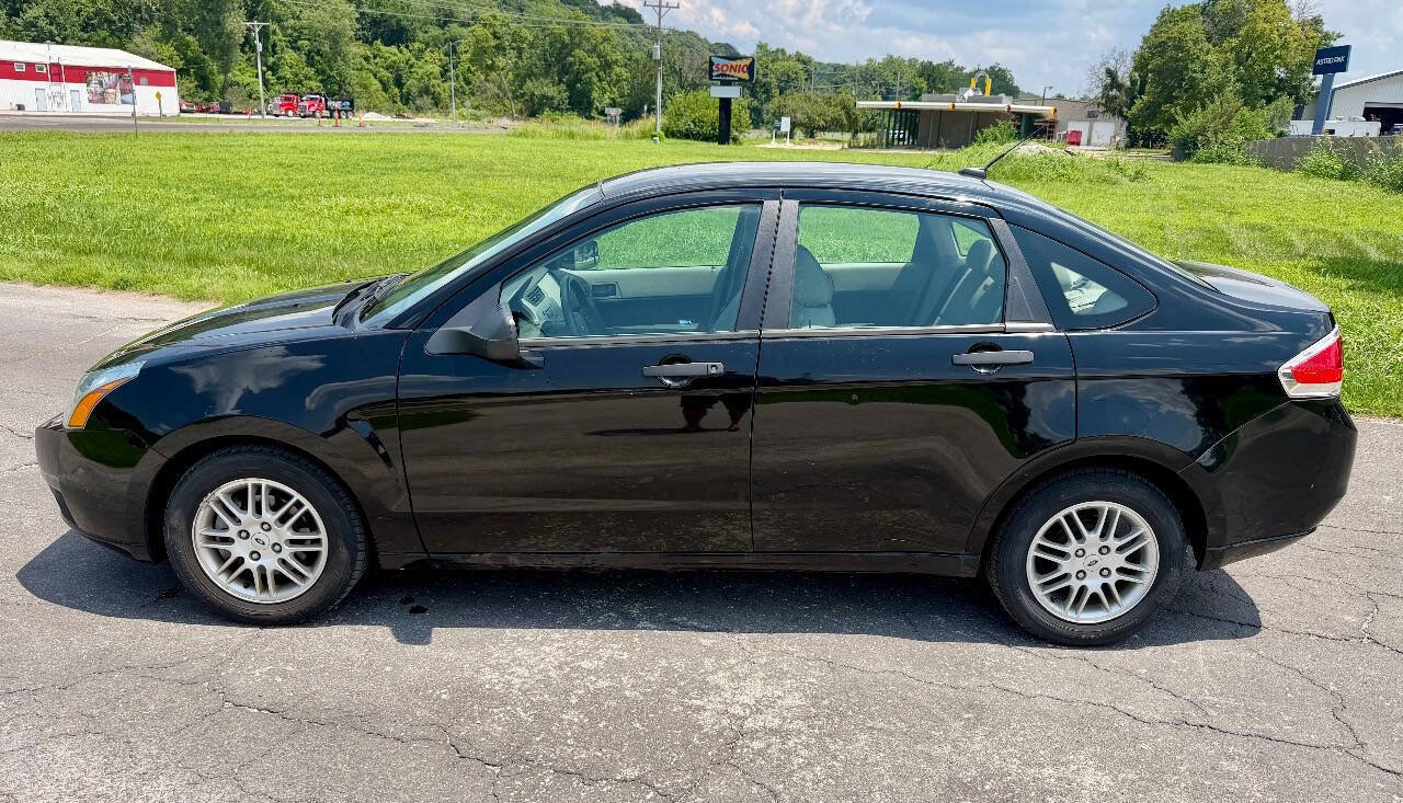 Used 2010 Ford Focus SE FWD image 12