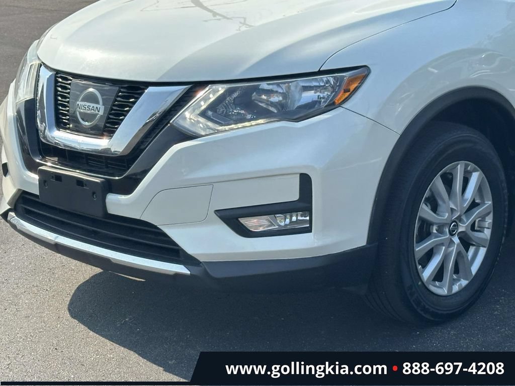 Used 2017 Nissan Rogue SV AWD/4WD image 6