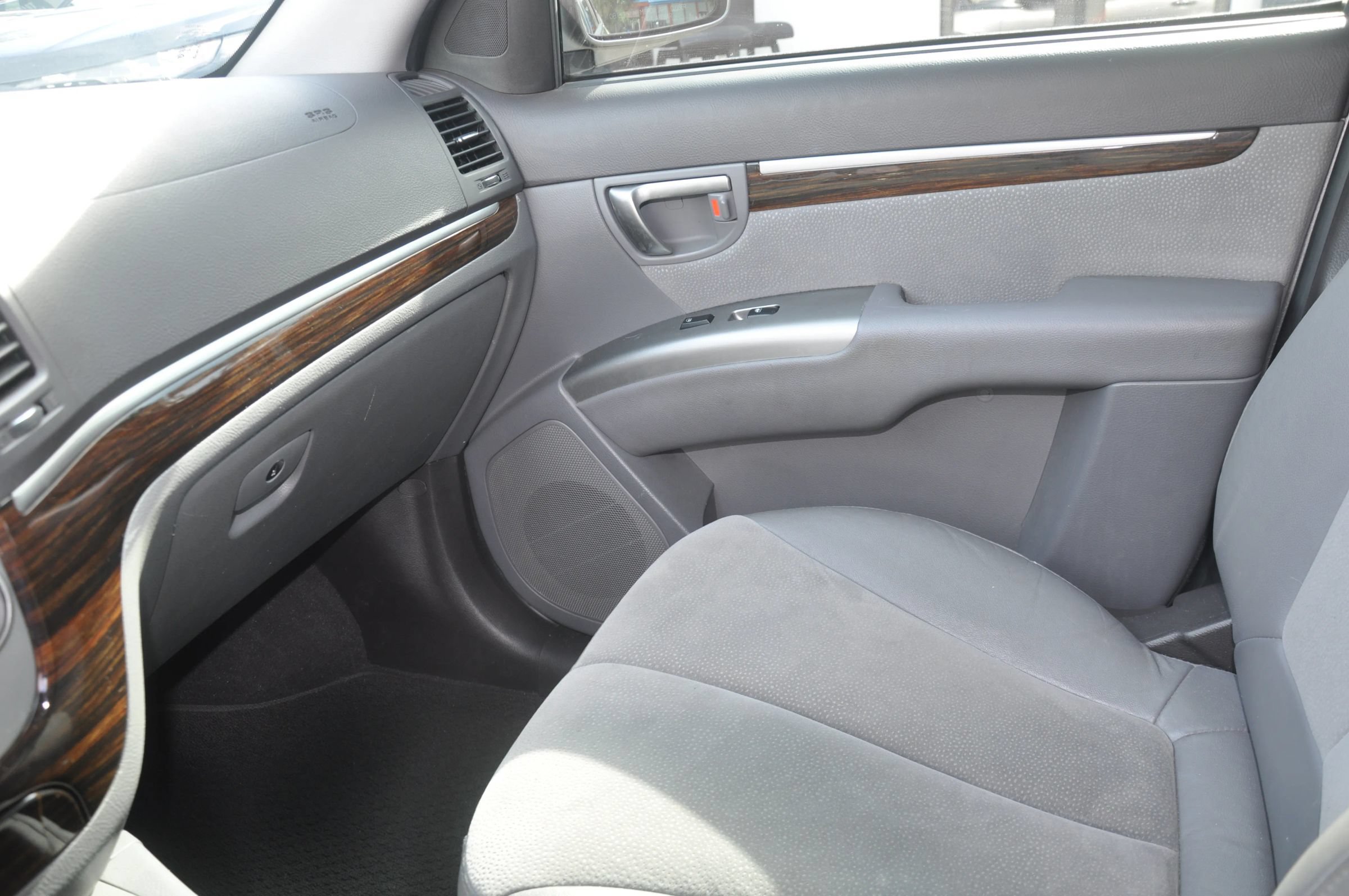 Used 2011 Hyundai Santa Fe SE FWD image 11