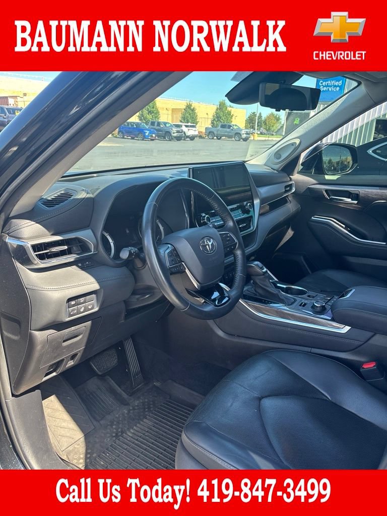 Used 2021 Toyota Highlander Platinum AWD/4WD image 16
