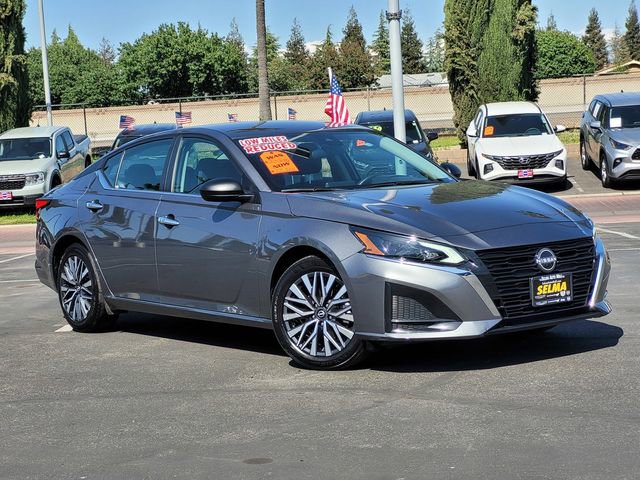 Used 2025 Nissan Altima 2.5 SV FWD image 2