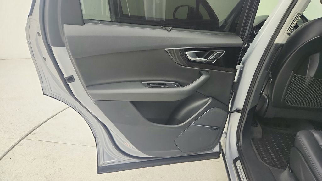 Used 2019 Audi Q7 3.0T Prestige w/ Prestige Package AWD/4WD image 28