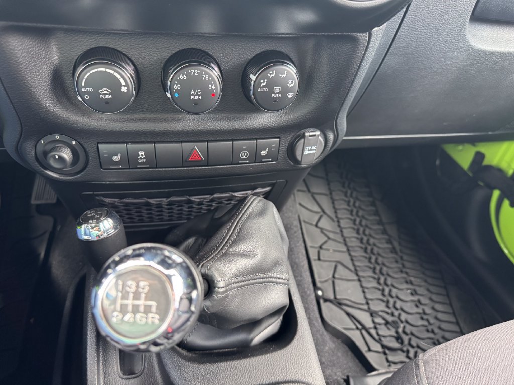 Used 2013 Jeep Wrangler Unlimited Rubicon w/ Dual Top Group AWD/4WD image 18