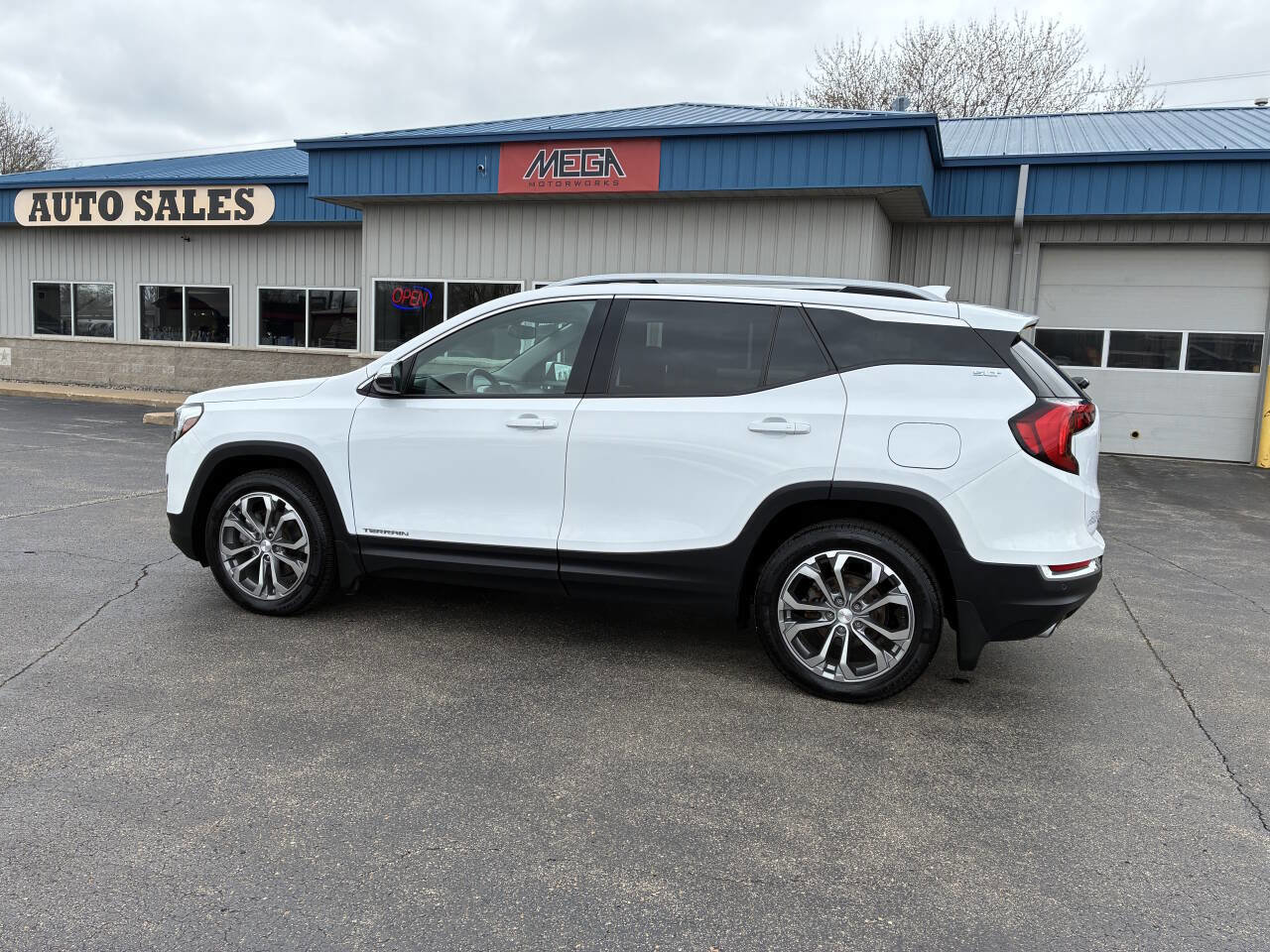 Used 2019 GMC Terrain SLT w/ Preferred Package AWD/4WD image 13