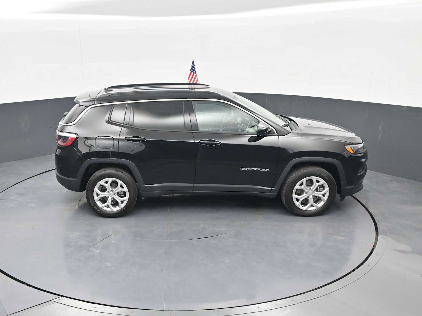 Used 2024 Jeep Compass Latitude AWD/4WD image 32