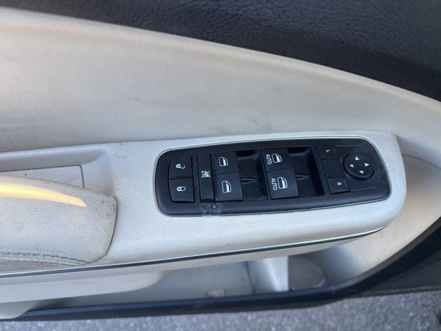 Used 2016 Chrysler 300 Limited w/ Driver Convenience Group image 18