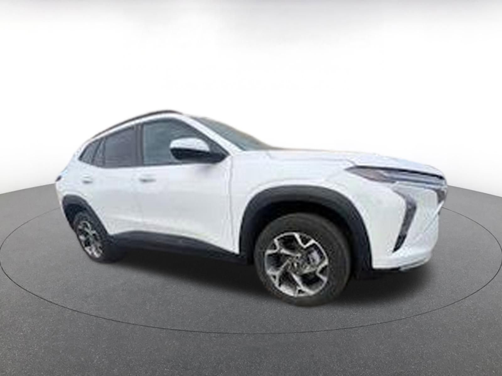 Used 2025 Chevrolet Trax LT image 1