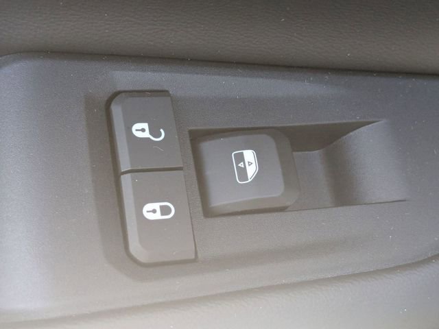 New 2025 Jeep Grand Cherokee Laredo RWD image 30