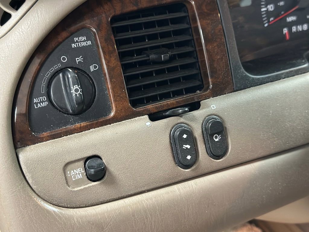 Used 2001 Lincoln Town Car Executive image 15