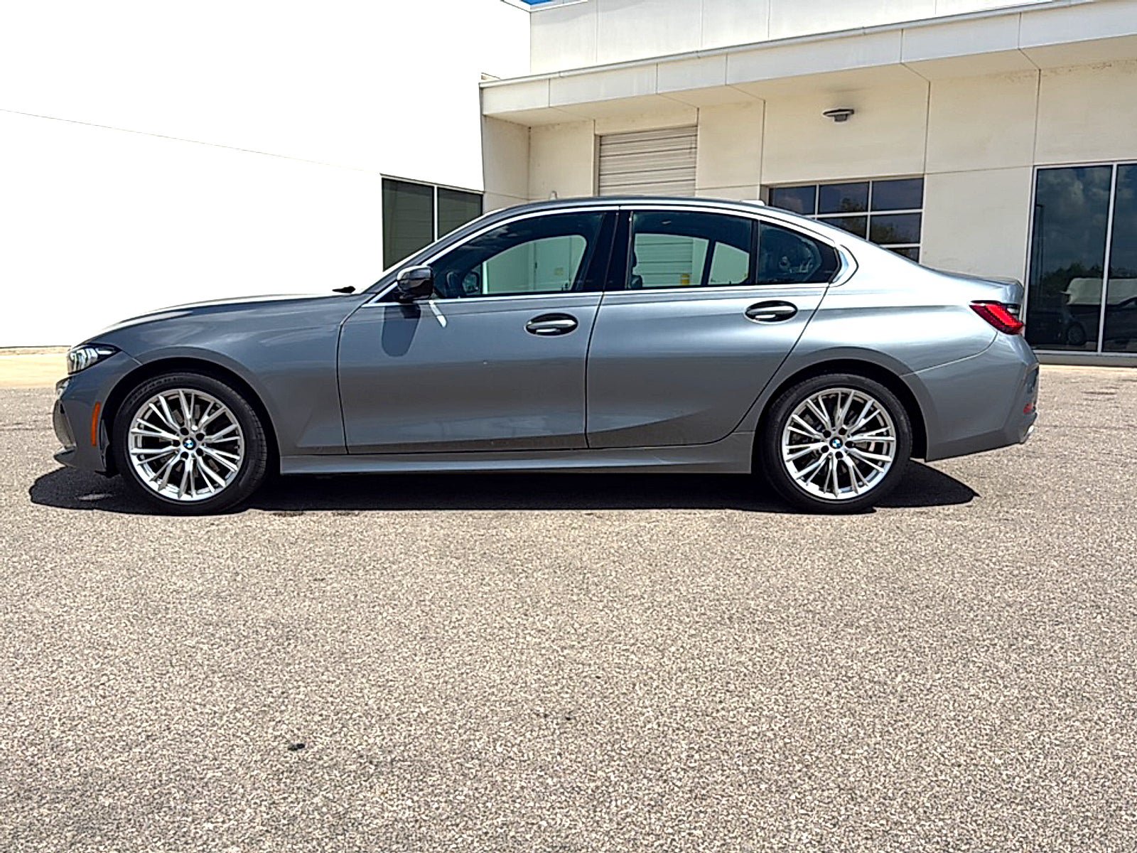 Used 2024 BMW 330i Sedan w/ Premium Package RWD image 4