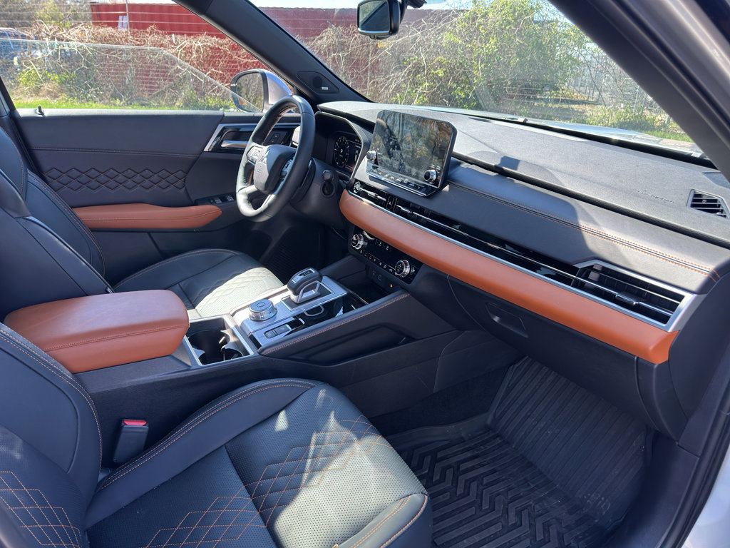 Used 2024 Mitsubishi Outlander SEL image 9