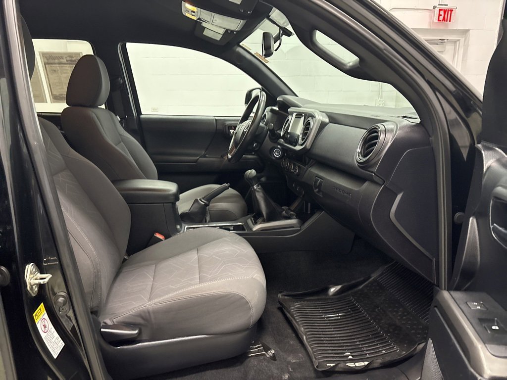 Used 2017 Toyota Tacoma TRD Sport w/ Tow Package image 28